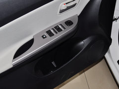 2013款 1.6L 手动 三厢风尚版