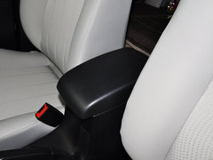2013款 1.6L 手动 三厢风尚版