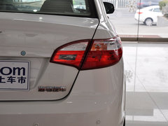 2013款 1.6L 手动 三厢风尚版