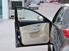 2013款 1.6L CVT 两厢精英版