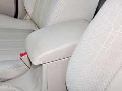 2013款 1.6L CVT 两厢精英版