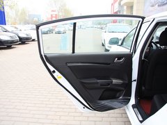 2013款 1.5L 手动 两厢 进取型
