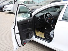 2013款 1.5L 手动 两厢 进取型