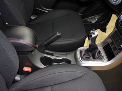 2013款 1.5L 手动 两厢 进取型
