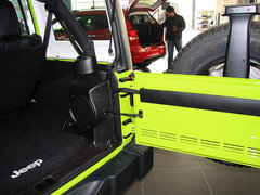 2013款 3.6L 四门摩崖特别版 5座