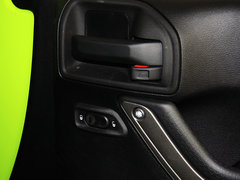 2013款 3.6L 四门摩崖特别版 5座