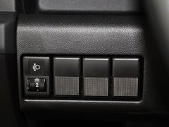 2013款 2.0L 自动 舒适型 7座