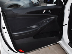 2013款 2.0L 自动 尊贵版