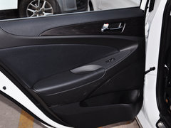 2013款 2.0L 自动 尊贵版