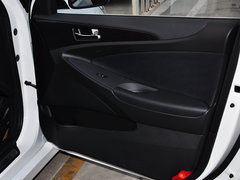 2013款 2.0L 自动 尊贵版