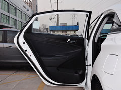 2013款 2.0L 自动 尊贵版