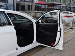 2013款 2.0L 自动 尊贵版