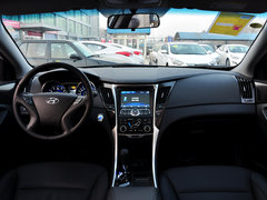 2013款 2.0L 自动 尊贵版