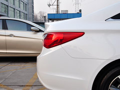 2013款 2.0L 自动 尊贵版