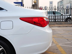 2013款 2.0L 自动 尊贵版