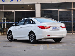 2013款 2.0L 自动 尊贵版