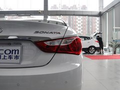 2013款 2.0L 自动 豪华版