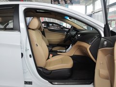 2013款 2.0L 自动 豪华版