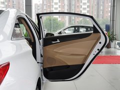 2013款 2.0L 自动 豪华版