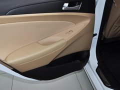 2013款 2.0L 自动 豪华版