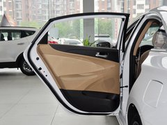 2013款 2.0L 自动 豪华版