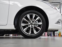 2013款 2.0L 自动 豪华版