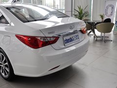 2013款 2.0L 自动 豪华版
