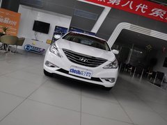 2013款 2.0L 自动 豪华版