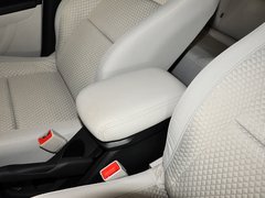 2013款 两厢 1.6L 自动 乐尚型