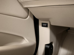 2013款 335i 3.0T 自动 风尚设计套装
