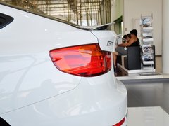 2013款 335i 3.0T 自动 风尚设计套装