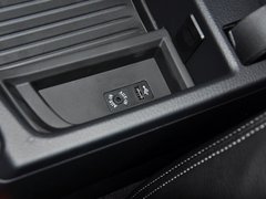 2013款 335i 3.0T 自动 风尚设计套装
