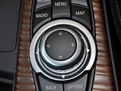 2013款 335i 3.0T 自动 风尚设计套装