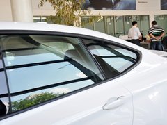 2013款 335i 3.0T 自动 风尚设计套装