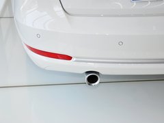 2013款 335i 3.0T 自动 风尚设计套装