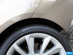 2013款 335i 3.0T 自动 风尚设计套装