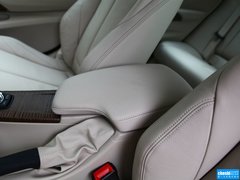 2013款 335i 3.0T 自动 风尚设计套装