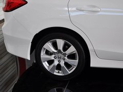 杰德 2013款 1.8L 自动 舒适型 5座