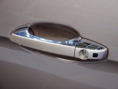 2013 1.5L CVT 豪华女性版