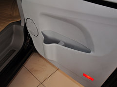 2013款 2.0T 手动 汽油商务版 7座