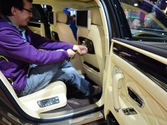 2013款 6.0T 自动 W12 尊贵版
