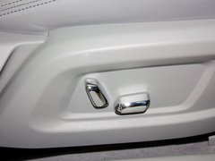 2013款 3.0L 自动 尊贵型