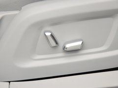 2013款 3.0L 自动 尊贵型