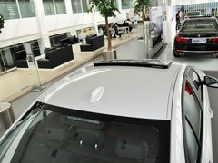 2013款 320i 2.0T 自动 时尚型