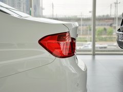 2013款 320i 2.0T 自动 时尚型