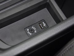 2013款 320i 2.0T 自动 时尚型