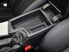 2013款 320i 2.0T 自动 时尚型