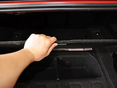 2013款 320i 2.0T 自动 时尚型