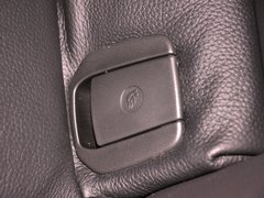 2013款 320i 2.0T 自动 时尚型