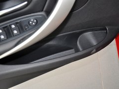 2013款 320i 2.0T 自动 时尚型